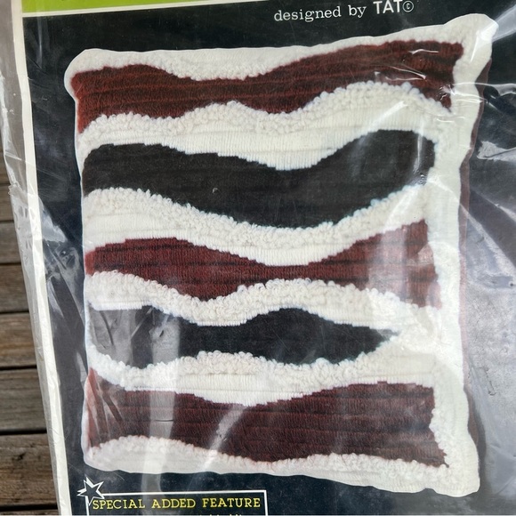 VTG Crown Elegence Long Stitch Needlework Pillow Cover Kit 9507 Winter NOS - Picture 4 of 6